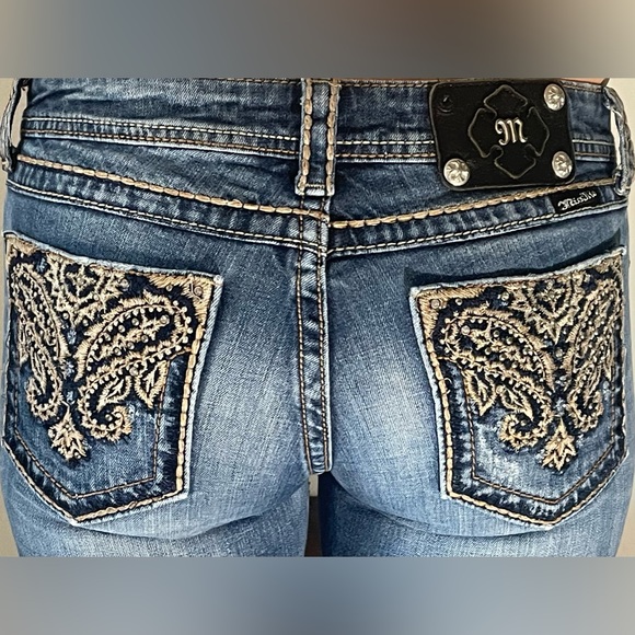 Miss Me Boot Distressed Low Rise | Size 29 - Picture 4 of 16